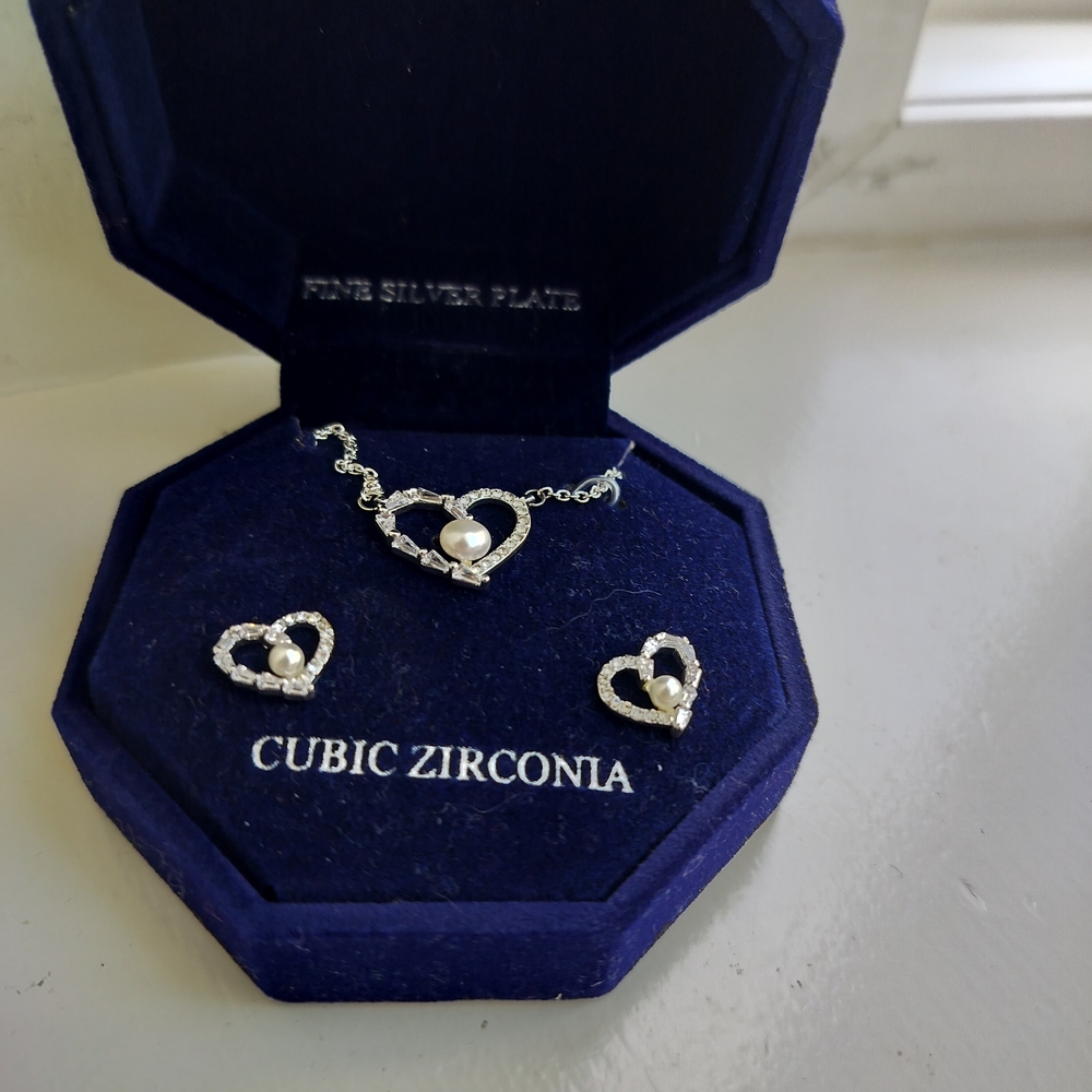 Cubic Zirconia Silver Heart Jewelry Set